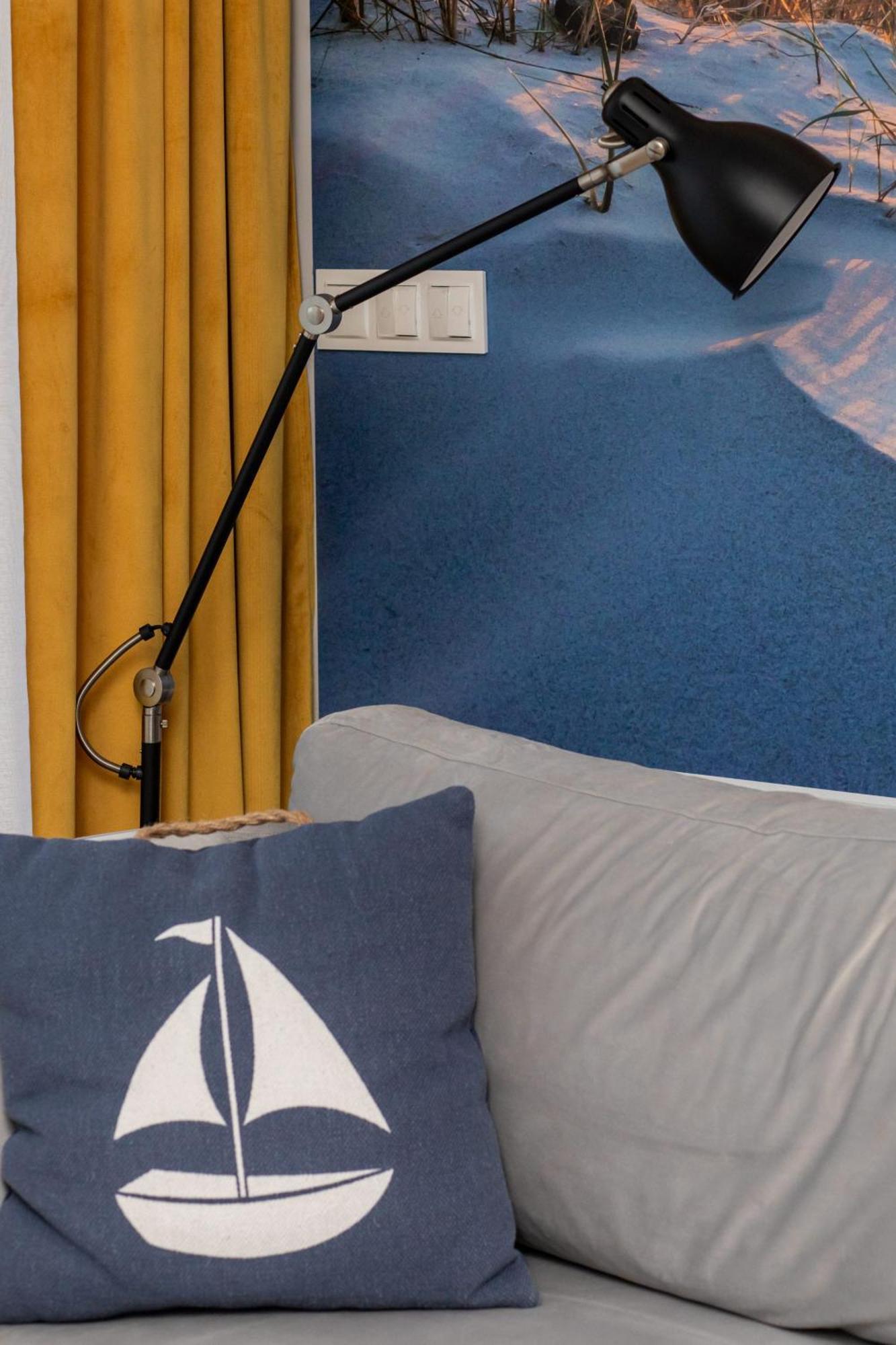 Coast With Large, Furnished Balcony In By Renters