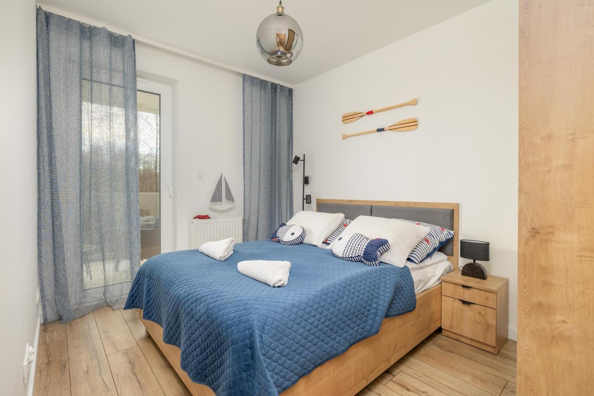 Coast With Large, Furnished Balcony In By Renters Apartment *